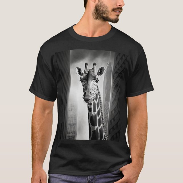 Camiseta Giraffe en un paisaje urbano (Anverso)