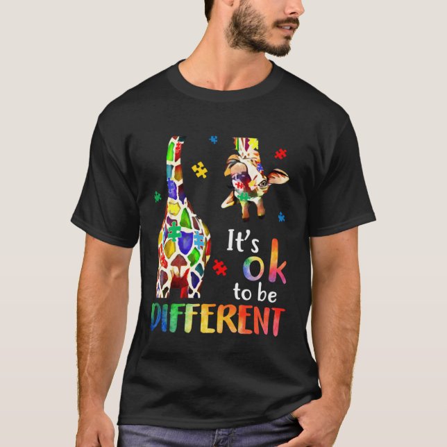 Camiseta Giraffe Itu2019s Ok To Be Different Autism Awarene (Anverso)