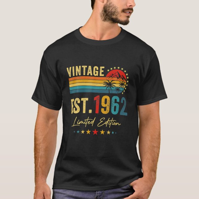 Camiseta Girando 60 Decoraciones de cumpleaños 60 BDay 1962 (Anverso)