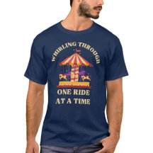Camiseta Girando a Través de Una Atracción a la Ve