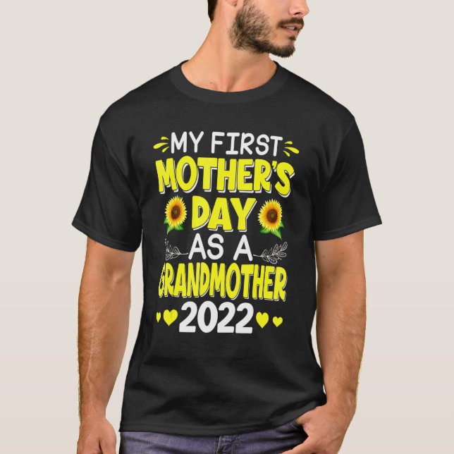 Camiseta Girar el primer día de mi madre como abuela (Anverso)
