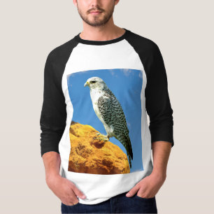 Camiseta Girfalcón encaramado sobre una roca