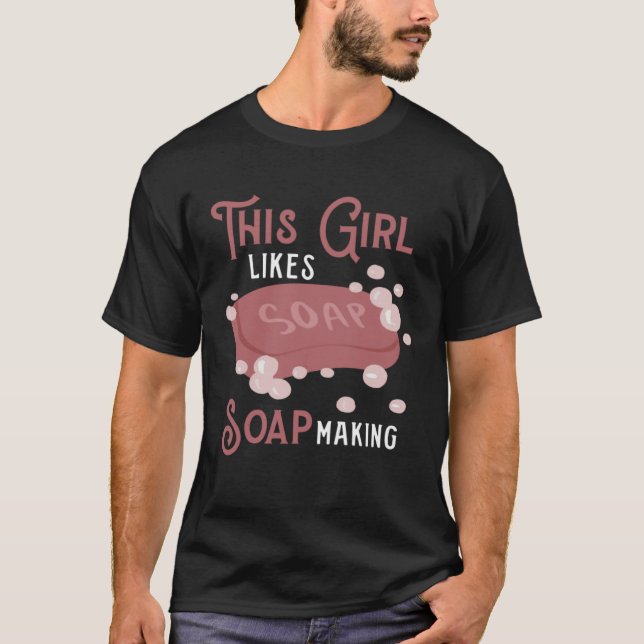 Camiseta Girl Likes Making Soap Crafting Hobby (Anverso)