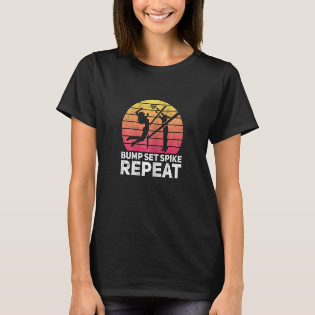 Camiseta Girls Volleyball Bump Set Spike Repeat Retro Vinta (Anverso)