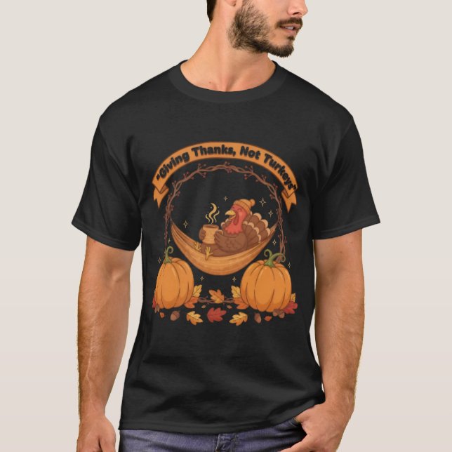 Camiseta Giving Thanks Not Turkeys – Turkey-Free Thanksgivi (Anverso)