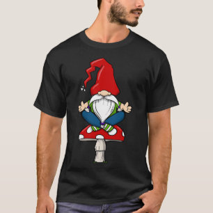 Camiseta Gnome De Meditación De Yoga En Una Seta De Toadsto