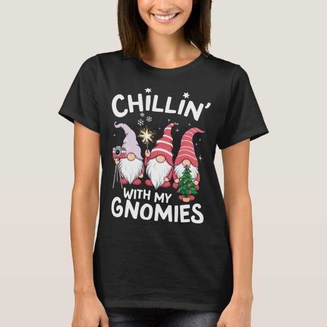 Camiseta Gnome Family Christmas Chillin With My Gnomies  (Anverso)