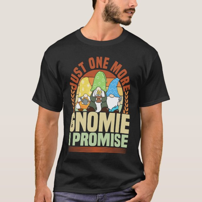 Camiseta Gnome Gardening Just One More Gnomie Lawn & Garden (Anverso)