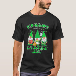 Camiseta Gnome gracioso colgado con enfermera ortopédica St