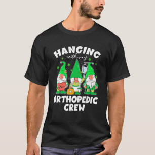 Camiseta Gnome gracioso colgado con enfermera ortopédica St