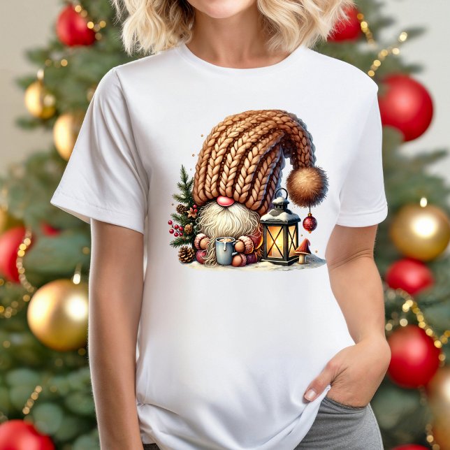 Camiseta Gnome Made Eggnog T-shirt (Personalize this cute Christmas Gnome T-shirt.)