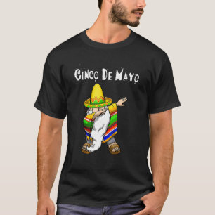 Camiseta Gnome mexicano de dabeo Cinco de Mayo Poncho Sombr