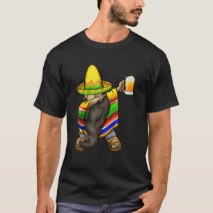 Camiseta Gnome mexicano de dabeo Cinco de Mayo Poncho Sombr