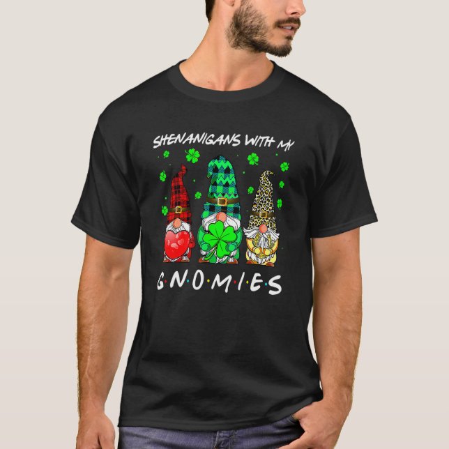 Camiseta Gnome Shamrock St Patrick's Day Shenanigans with M (Anverso)