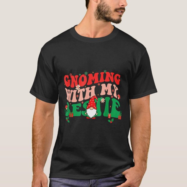 Camiseta Gnome Twinning With My Ie Funny Matching Christmas (Anverso)