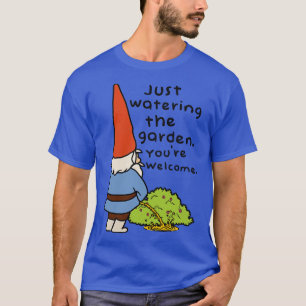 Camiseta Gnome Watering the Garden