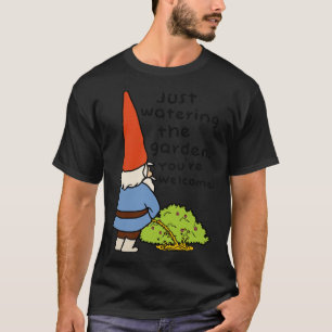 Camiseta Gnome Watering the Garden