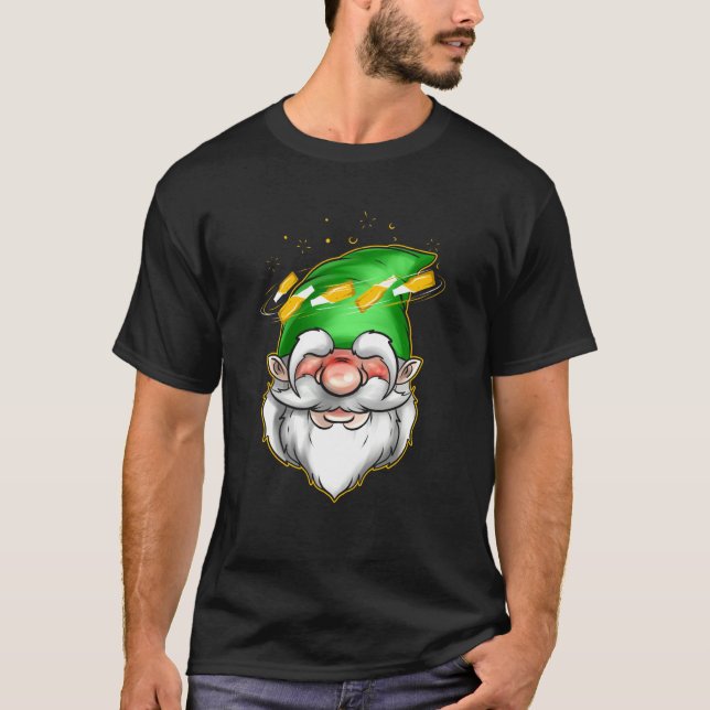 Camiseta Gnome With Headache From Bottles On St Patricks Da (Anverso)