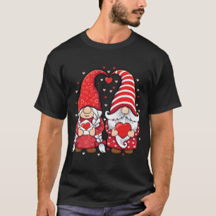 Camiseta Gnomes couple Holding Hearts love pattern Valentin