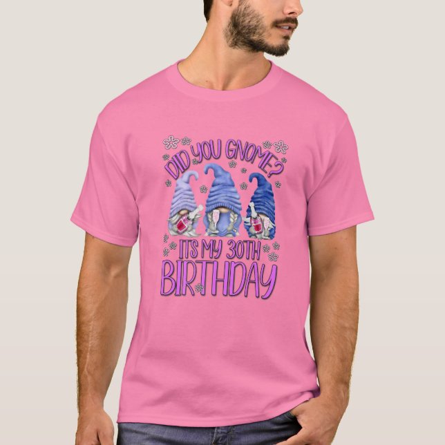 Camiseta Gnomes De Cumpleaños De 30 Años Para Mujeres Es Mi (Anverso)