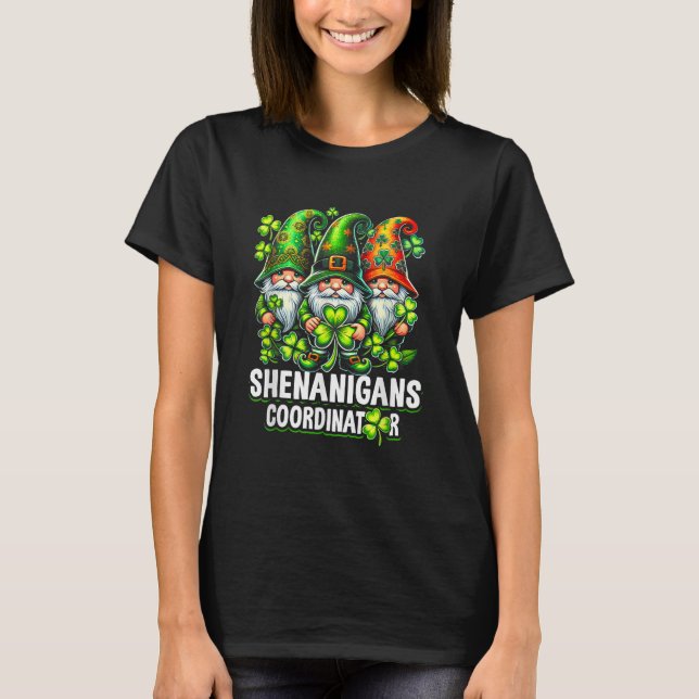 Camiseta Gnomes del Coordinador de Shenanigans en el Día de (Anverso)