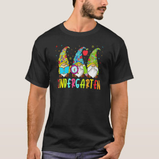 Camiseta Gnomes Kindergarten Crew First Day Teacher Back To
