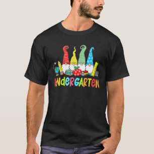 Camiseta Gnomes Kindergarten Crew First Day Teacher de vuel