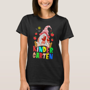 Camiseta Gnomes Kindergarten Crew First Day Teacher de vuel