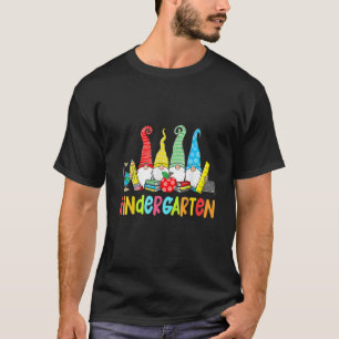 Camiseta Gnomes Kindergarten Crew First Day Teacher de vuel
