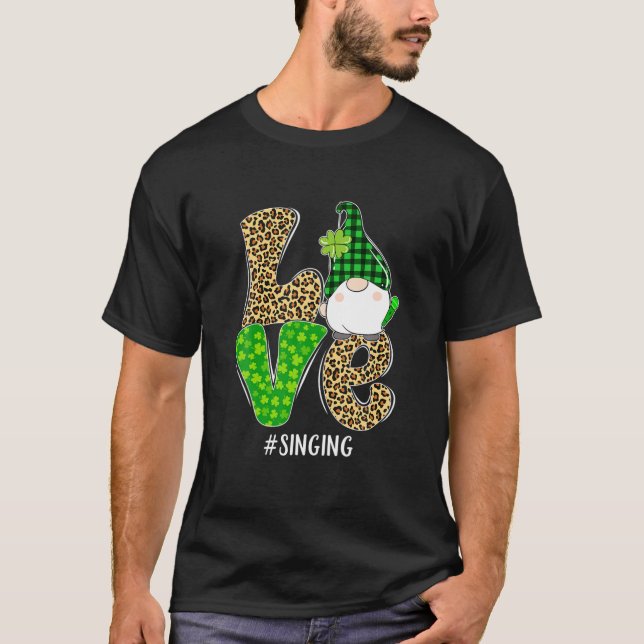 Camiseta Gnomes Patrick's Day Love Singing Leopard Plaid Co (Anverso)