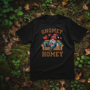 Camiseta Gnomey homey gnome en el diseño del hogar
