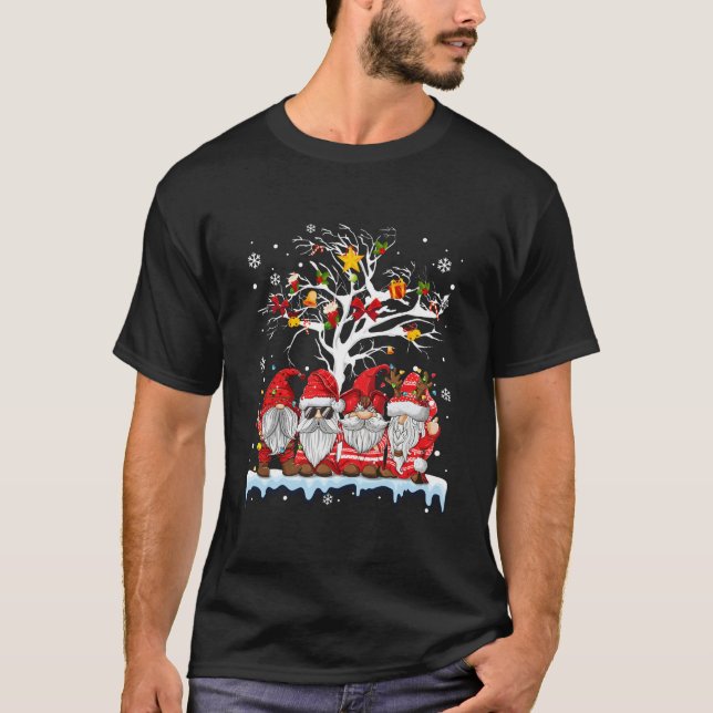 Camiseta Gnomies In Red Gnome Ugly Tree Lights Snow Winter (Anverso)