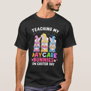 Camiseta Gnomies Teaching My Daycare Bunnies Teacher Easter