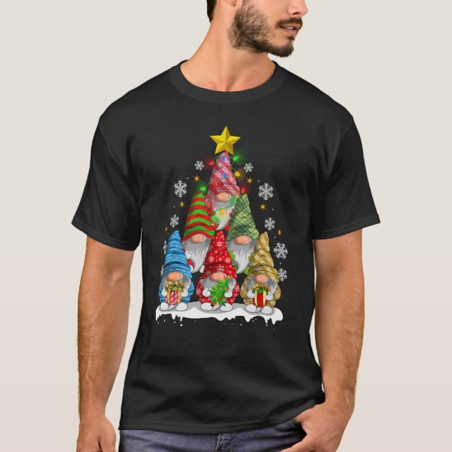 Camiseta Gnomies Xmas Pine Tree Gnome Garden (Anverso)