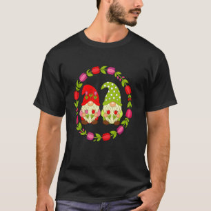 Camiseta Gnominos Encantadores en el Jardín de Tulipanes De