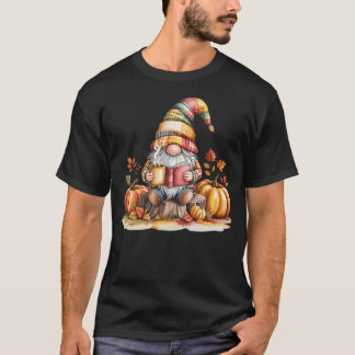 Camiseta Gnomo de otoño leyendo un libro con calabazas