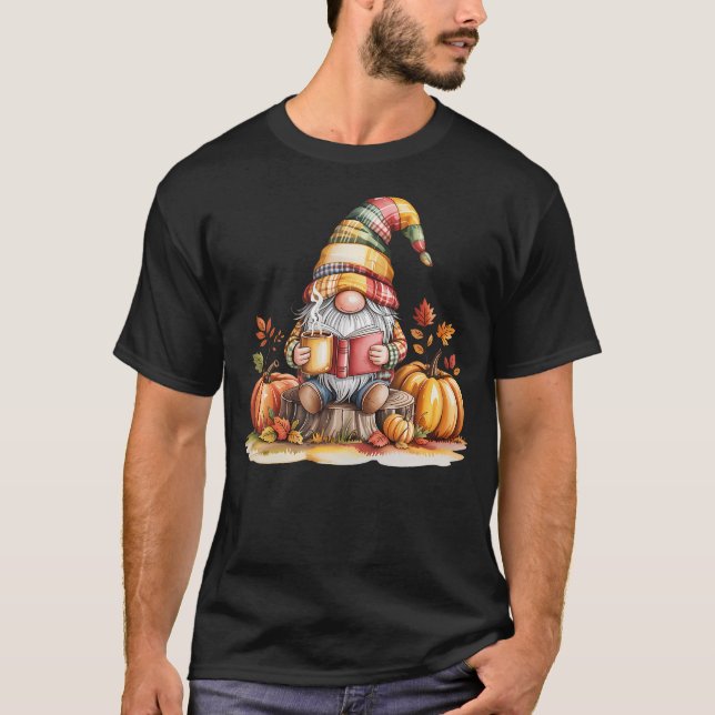 Camiseta Gnomo de otoño leyendo un libro con calabazas (Anverso)