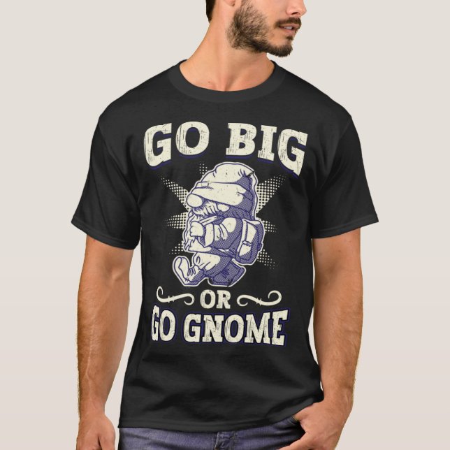 Camiseta Go Big Or Go Gnome  Gnome Gardening (Anverso)