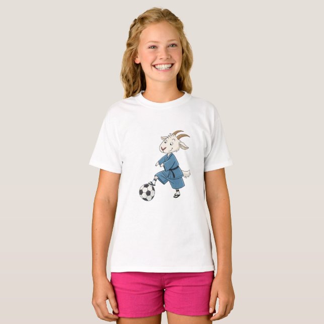 Camiseta Goat playing soccer in karate kimono (Anverso completo)