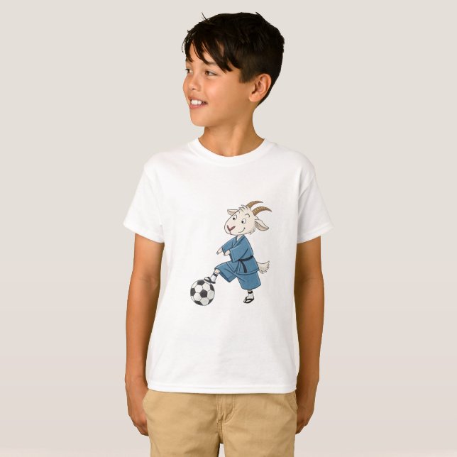 Camiseta Goat playing soccer in karate kimono (Anverso completo)