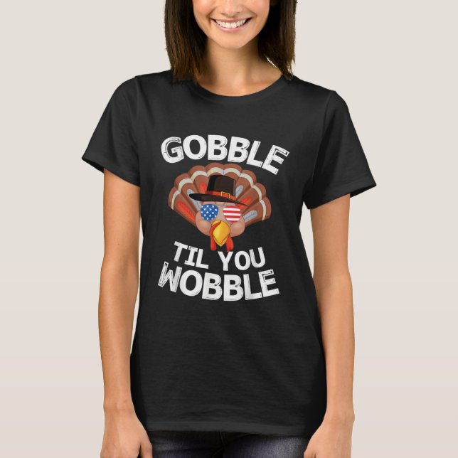 Camiseta Gobble Til You Wobble Thanksgiving Turkey USA Sung (Anverso)