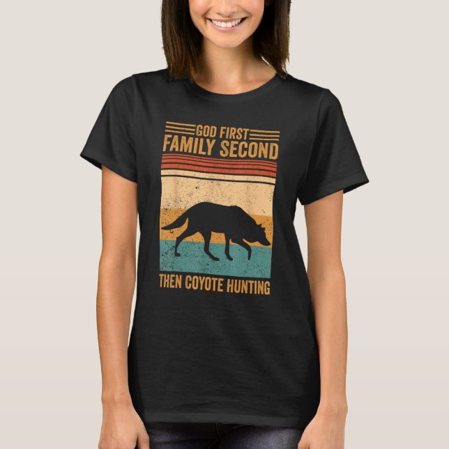 Camiseta God First Family Second Then Coyote Hunting Coyote (Anverso)