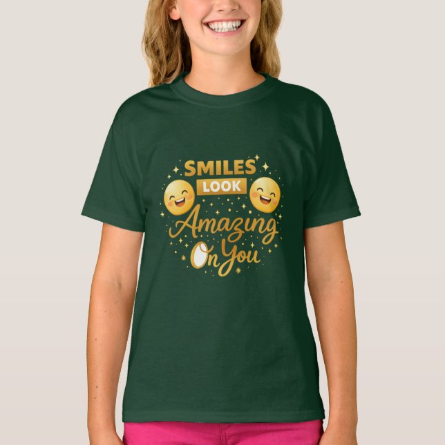 Camiseta Gold “Smiles Look Amazing On You” Girls’ T-Shirt (Anverso)