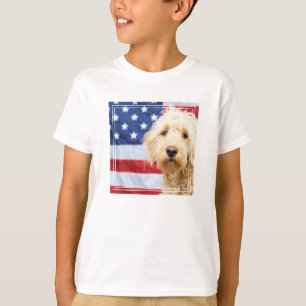 Camiseta Goldendoodle con bandera estadounidense