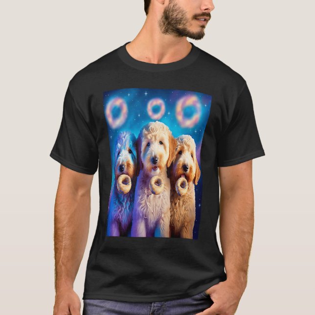 Camiseta Goldendoodle En El Espacio Con Donuts Cute Doodle  (Anverso)