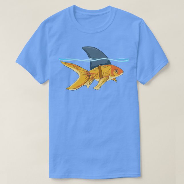 Camiseta Goldfish with Shark Fin Funny Fish Gift  (Diseño del anverso)