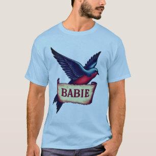 Camiseta Golondrina Retro con Estandarte de BABIE – Tatuaje