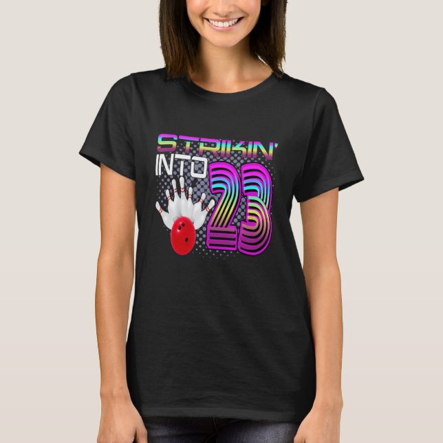 Camiseta Golpeando en 23 Bowling Bowler 23 cumpleaños Cele (Anverso)