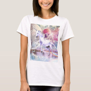 Camiseta Goma arcoiris montando unicornio en el espacio.