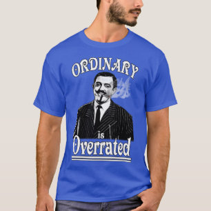 Camiseta Gomez Addams lo ordinario está sobrevalorado amigo